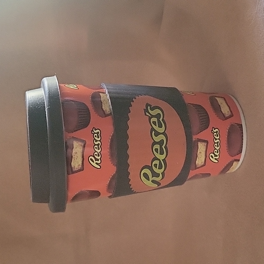 Reeses travel cup with silicone lid